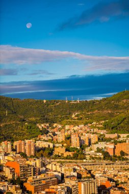 Şehir Manzaralı Barcelona, İspanya. Barcelona İspanya doğu kıyısında yer alan bir şehirdir.