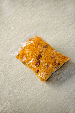 Masada Hint yemekleri var. Hindistan 'ın tipik yemek fikri çok baharatlı köri..