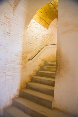 Granada, İspanya - 5 Şubat 2019: La Alhambra, İspanya 'nın Granada kentindeki UNESCO Dünya Mirası' dır. İspanya birçok turistik yere sahip bir Avrupa ülkesidir.