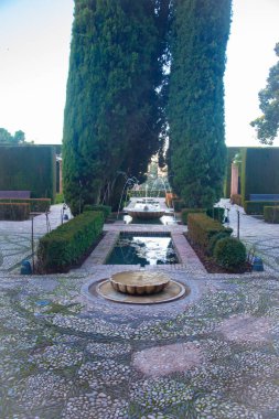 La Alhambra, İspanya 'nın Granada kentindeki UNESCO Dünya Mirası sitesidir. İspanya birçok turistik yere sahip bir Avrupa ülkesidir.