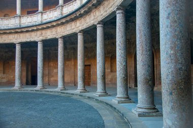La Alhambra, İspanya 'nın Granada kentindeki UNESCO Dünya Mirası sitesidir. İspanya birçok turistik yere sahip bir Avrupa ülkesidir.