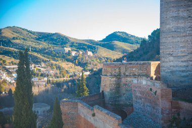 La Alhambra, İspanya 'nın Granada kentindeki UNESCO Dünya Mirası sitesidir. İspanya birçok turistik yere sahip bir Avrupa ülkesidir.