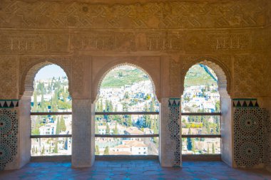 La Alhambra, İspanya 'nın Granada kentindeki UNESCO Dünya Mirası sitesidir. İspanya birçok turistik yere sahip bir Avrupa ülkesidir.