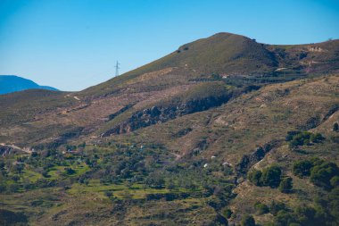 Cnar, İspanya 'nın Granada kentinde küçük bir dağ köyüdür. İspanya birçok turistik yere sahip bir Avrupa ülkesidir.