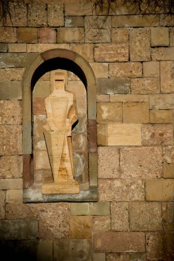 BARCELONA, İspanya - 26 Aralık 2018: Barcelona, İspanya 'daki Montserrat binaları. Montserrat, Antoni Gaudi 'yi sanat çalışmaları için etkileyen İspanyol biçimli bir dağdır.. 