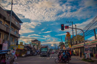 Manila / Filipinler - 27 Ocak 2017: Filipinler 'deki insanlar. Filipinler, Güneydoğu Asya 'da yer alan bir ülkedir. İklimleri çoğunlukla tropikal..