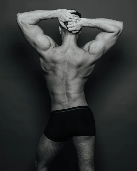 黑白相间的男性肌肉后背 — 图库照片