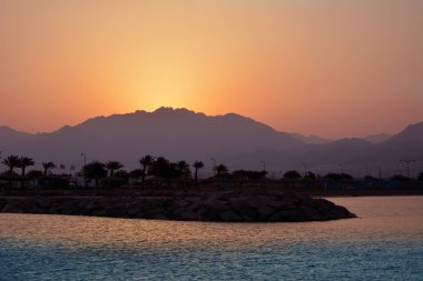 Eilat, İsrail için deniz günbatımı
