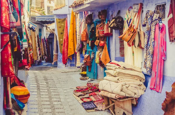 Традиционная Одежда Продается Синих Улицах Медины Шефшауэн — стоковое фото