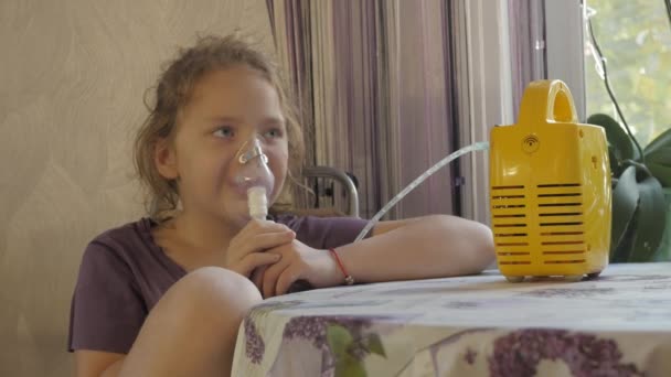 A little sick girl is inhaled from a viral infection. 4k — Stock Video