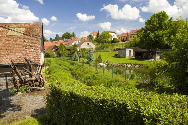 Beatiful spring rural landscape with blue sky — Stock Photo, Image