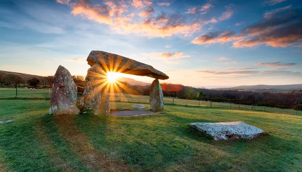 Puesta Sol Pentre Ifan Pie Piedras Pembrokeshire —  Fotos de Stock