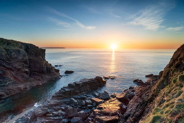 Sunrise Cliffs Church Cove Lizard Penisula Cornwall — Stock Photo, Image