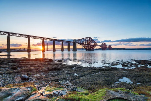 Solnedgång Över Forth Bridge Från Queensferry Nära Edinburgh Skottland — Stockfoto