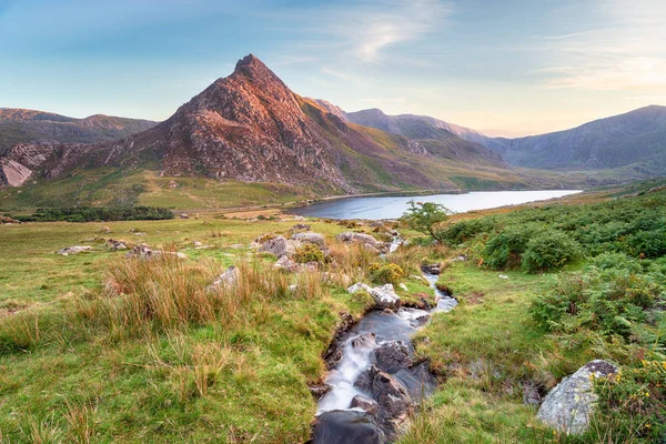 Luz Nocturna Monte Tryfan Por Encima Llyn Ogwen Parque Nacional —  Fotos de Stock