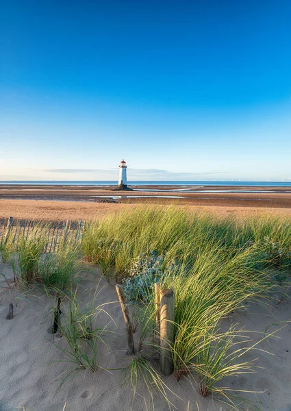 Modrá Obloha Nad Bodem Ayr Majáku Talacre Severním Walesu — Stock fotografie