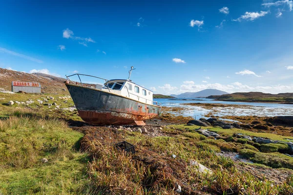 Fiskebåt Stranden Loch Leosavay Amhuinnsuidhe Den Isle Harris — Stockfoto