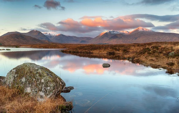 Схід Сонця Над Lochan Stainge Glencoe Карті — стокове фото