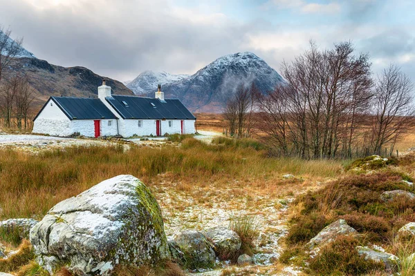 Котедж Blackrock Після Пилу Снігу Glencoe Гірських Районів Шотландії — стокове фото