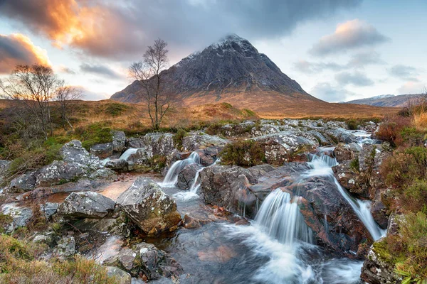 Solnedgång Buachaille Etive Mor Fantastisk Vattenfall Skotska Högländerna — Stockfoto