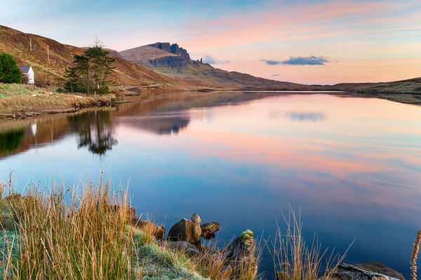 Schöner Sonnenaufgang Über Loch Fada Auf Der Insel Skye Mit — Stockfoto