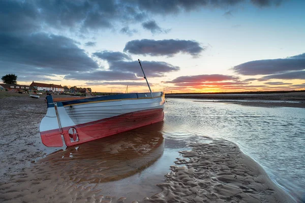 Tramonto sul torrente — Foto Stock