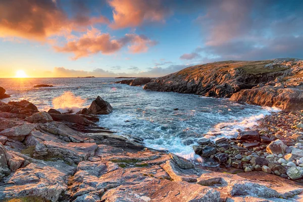 Ηλιοβασίλεμα στην παραλία Μέαλιστα στη νήσο Λιούις στη Σκωτία — Φωτογραφία Αρχείου