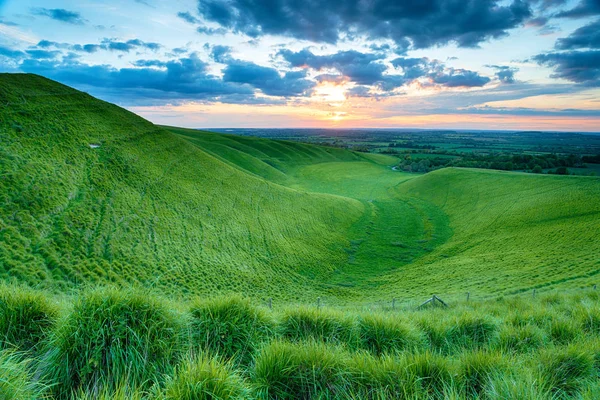 Dramatic sunset over The Manger at Uffington — Stock Photo, Image