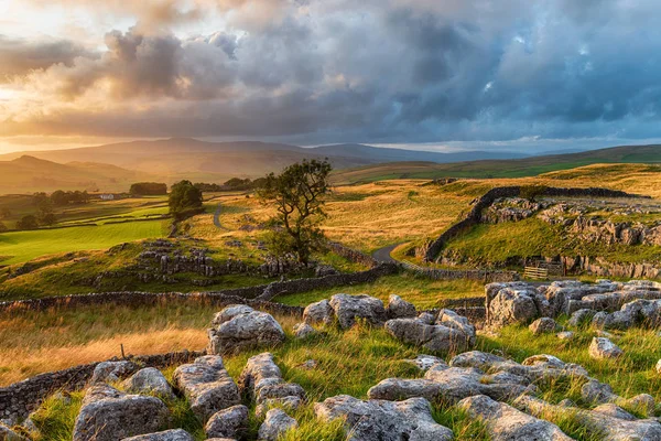 Západ Slunce Winskillstones Nedaleko Usadit Národním Parku Yorkshire Dales — Stock fotografie