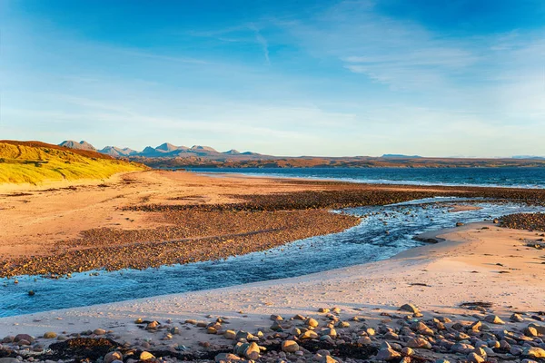 Groot zandstrand van Gairloch in de Schotse Hooglanden — Stockfoto