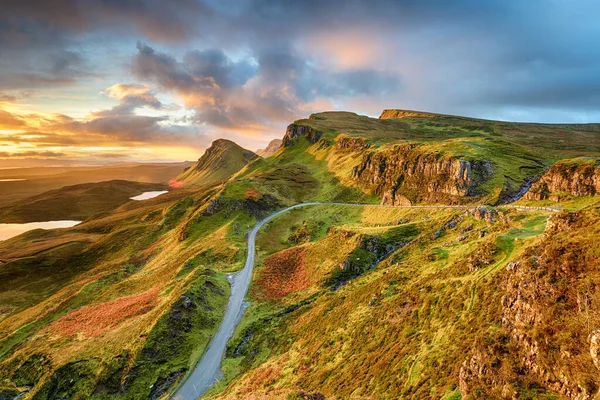 Drammatico cielo all'alba sul Quiraing — Foto Stock