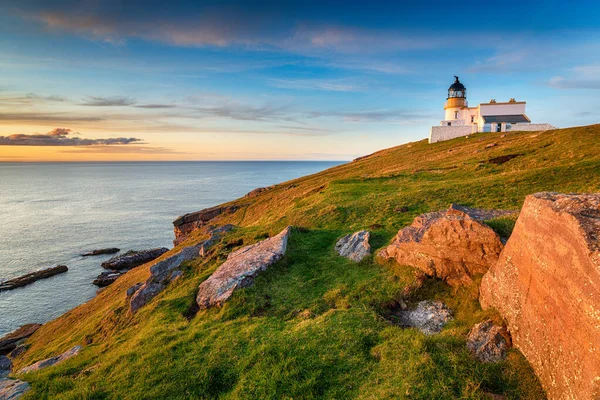 Zonsondergang bij Stoer head vuurtoren in Schotland — Stockfoto