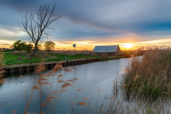 Puesta Sol Sobre Río Thurne West Somerton Norfolk Broads — Foto de Stock