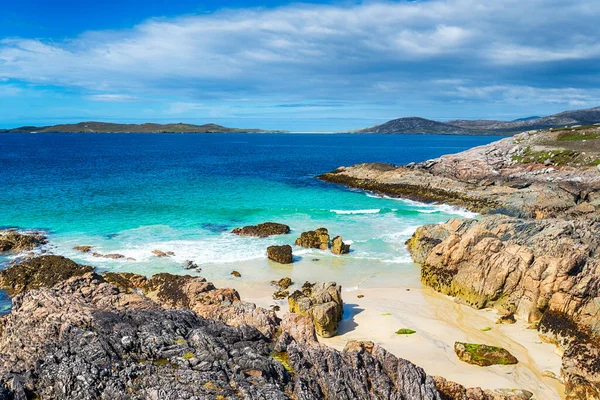 스코틀랜드의 외딴섬 해리스 세일레 보스트에 모래톱 스톡 사진