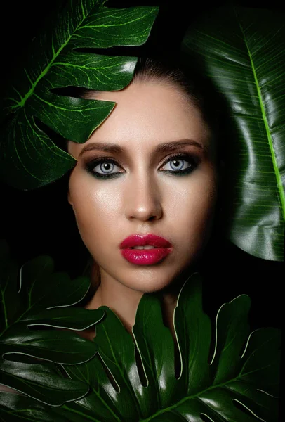 Tropikal bırakın kız güzel bir stüdyo Güzellik Portresi