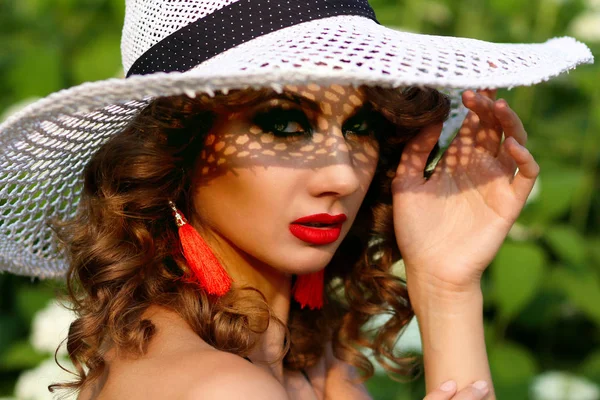 Beautiful Curly Girl White Hat Black Swimsuit Posing Park Background — Stock Photo, Image