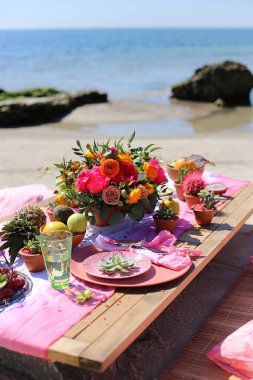 Festival masa dekor, güzel olay mekan, yaratıcı plaj düğün dekorasyonu, 