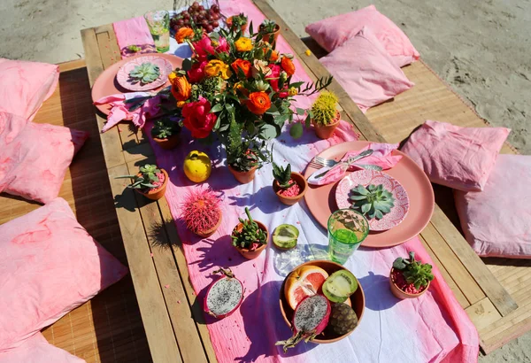 Festival masa dekor, güzel olay mekan, yaratıcı plaj düğün dekorasyonu, 