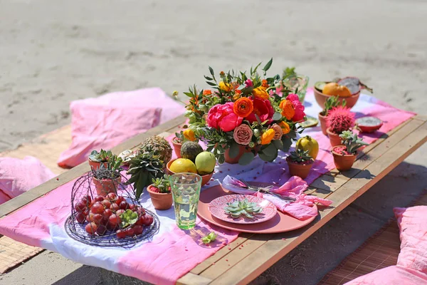 Świąteczny Stół Wystrój Miejsce Piękne Imprezy Creative Plaży Wesele Wystrój — Zdjęcie stockowe