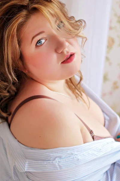 Sexy Krásná Velikost Dívka Prádle Otevřené Bílé Shir — Stock fotografie