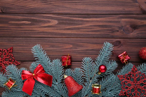 Decoración Navidad Rama Abeto Con Bolas Pequeños Regalos Arcos Mesa —  Fotos de Stock