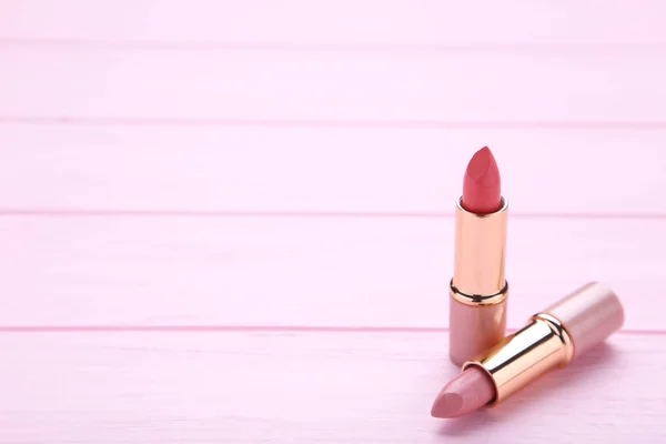 Dos Lápices Labiales Rosas Sobre Fondo Rosa Cosméticos —  Fotos de Stock