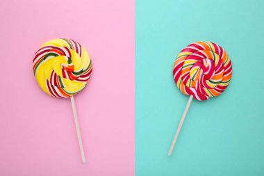 Lolipop renkli arka plan üzerinde. Stüdyo vurdu