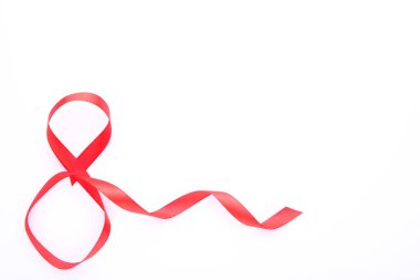 Kurdele beyaz kopya alanı ile 8 Mart şeklinde. Dünya Kadınlar Günü