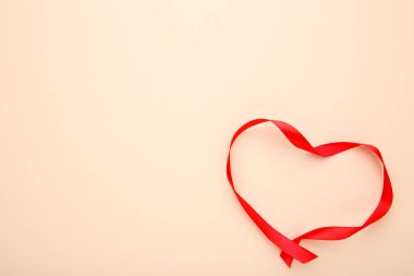 Bej, Sevgililer günü kalpleri olarak şeklinde şeritler