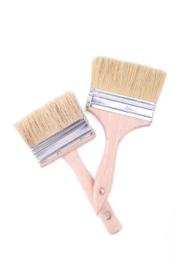 Beyaz arka plan üzerinde yalıtılmış iki paintbrushs, makro