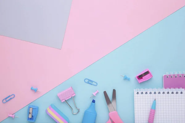 School accessories on colorful background with copy space. Back to school concept, minimalism — Stock Photo, Image