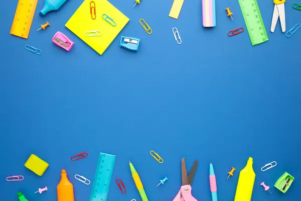 Terug Naar School Concept Blauwe Achtergrond Schoolbriefpapier Met Kopieerruimte — Stockfoto