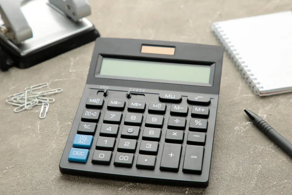 Calculatrice Table Bureau Avec Stylo Bloc Notes Sur Table Pour — Photo