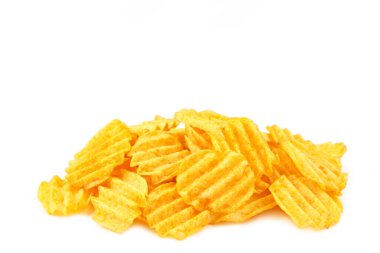 Beyaz arka planda izole edilmiş patates cipsi. Üst görünüm